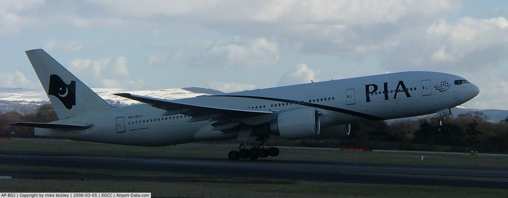 AP-BGJ, 2003 Boeing 777-240/ER C/N 33775, Rotate