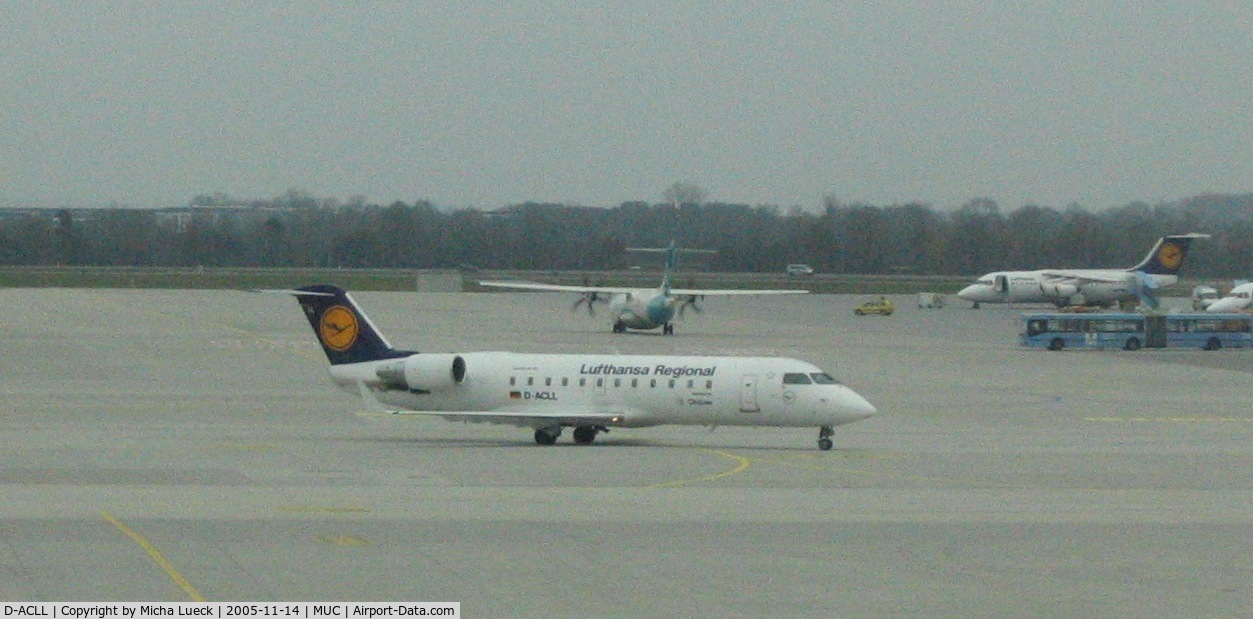 D-ACLL, Canadair CRJ-100LR (CL-600-2B19) C/N 7024, Taxiing to the runway for departure