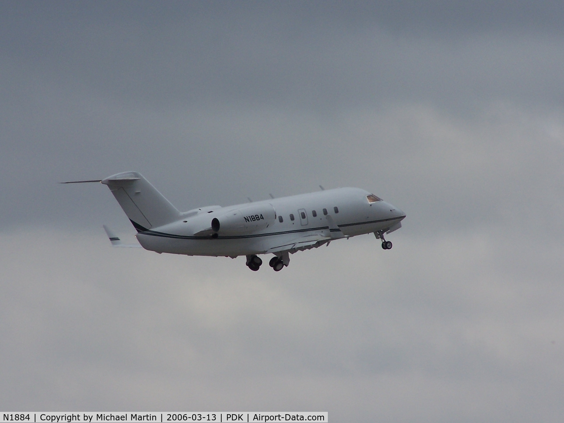 N1884, 1981 Canadair Challenger 600 (CL-600-1A11) C/N 1032, Departing PDK in a hurry!