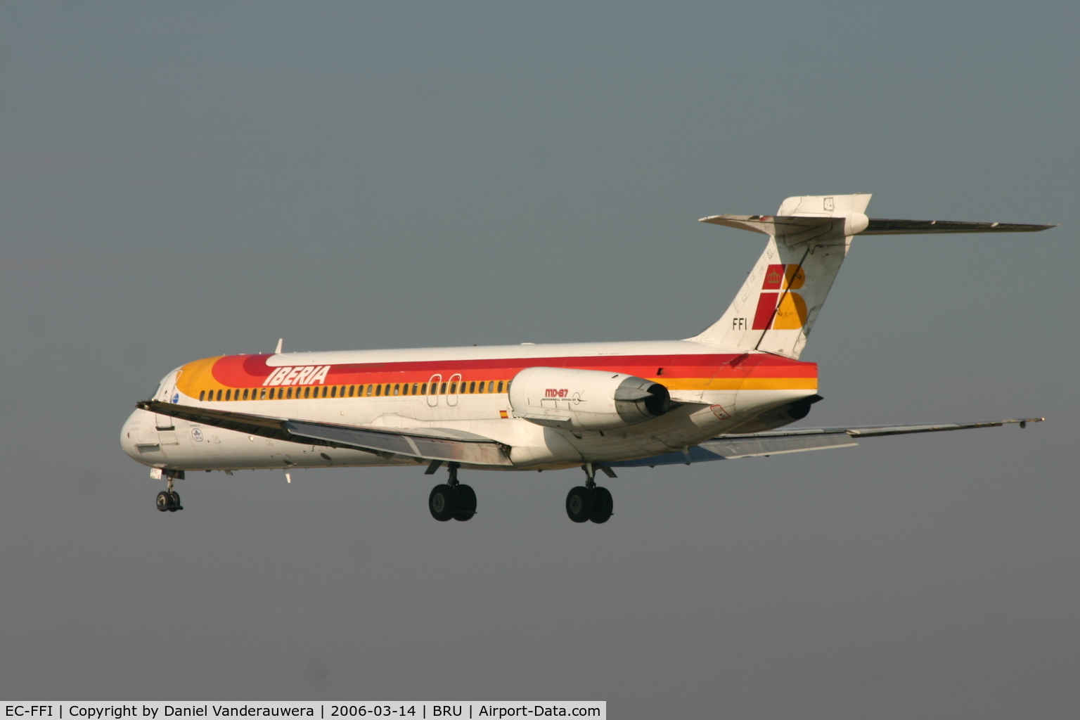 EC-FFI, 1991 McDonnell Douglas MD-87 (DC-9-87) C/N 53210, short to land on rnw 25L