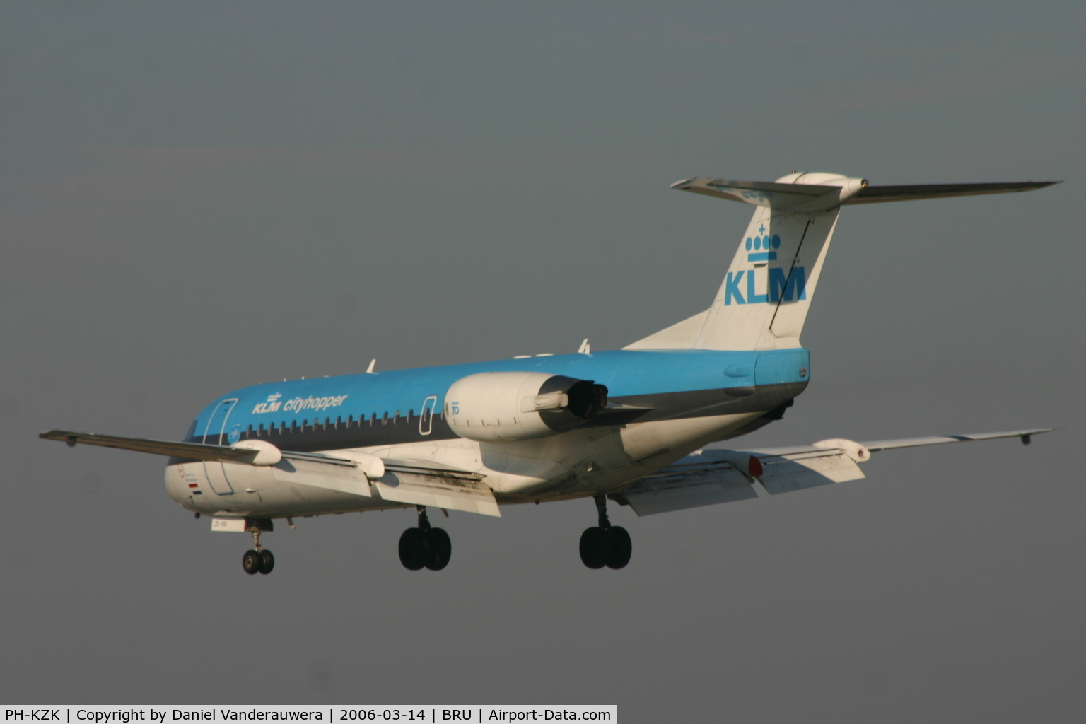 PH-KZK, 1997 Fokker 70 (F-28-0070) C/N 11581, short to land on rnw 25L