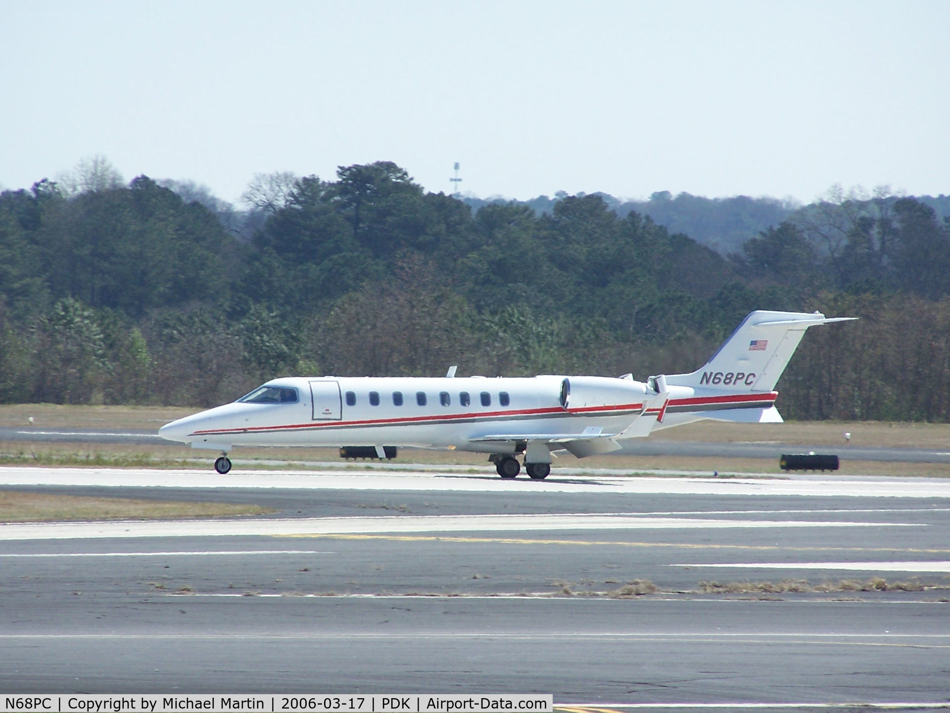 N68PC, Learjet 45 C/N 289, Landing PDK on 20R with airbrakes extended