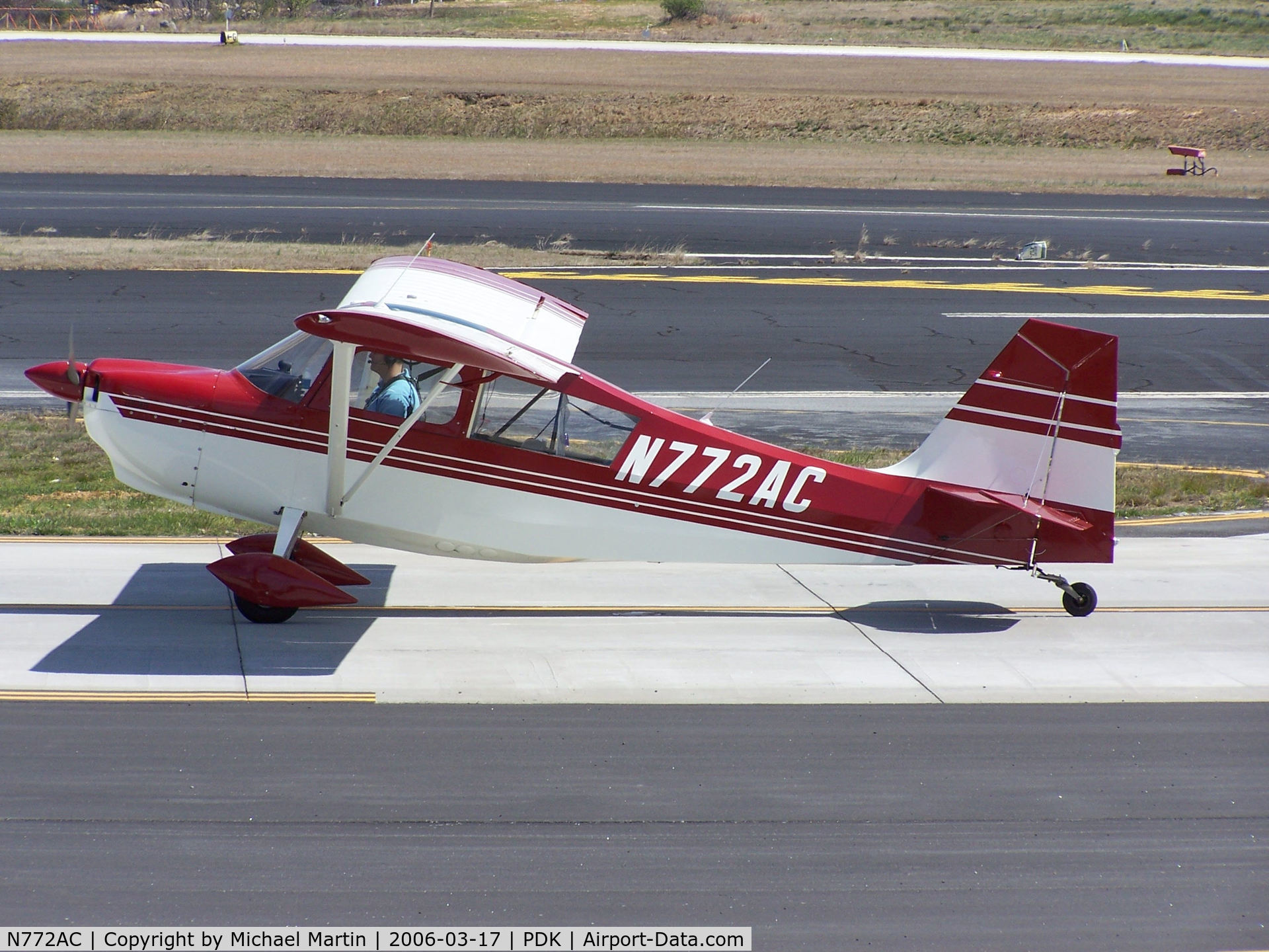 N772AC, 1996 American Champion 7GCBC C/N 1228-96, Taxing to Epps Air Service
