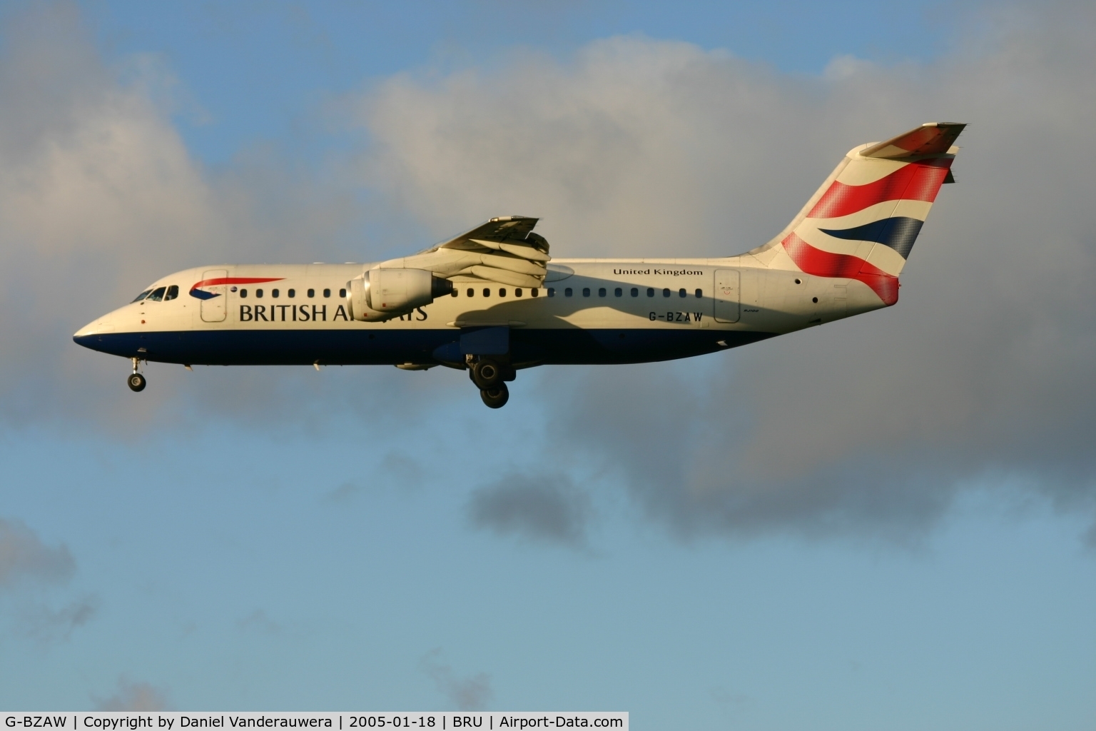 G-BZAW, 1999 British Aerospace Avro 146-RJ100 C/N E3354, landing on 25L at the end of the day