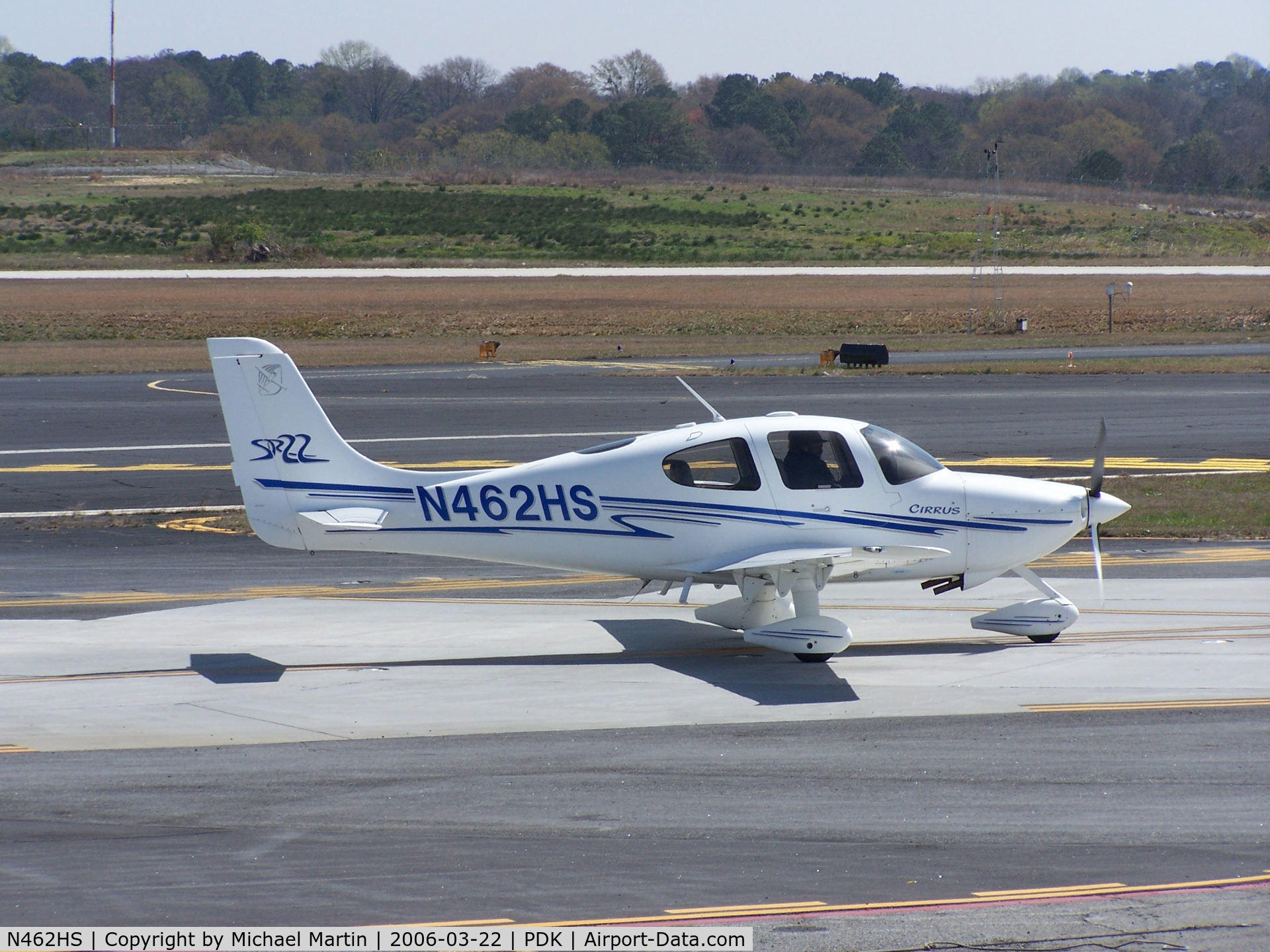 N462HS, 2003 Cirrus SR22 C/N 0775, Taxing to Runway 2R