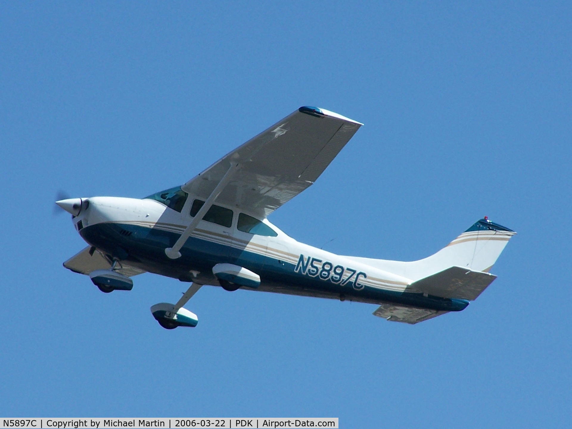 N5897C, 1973 Cessna 182P Skylane C/N 18262437, In flight after leaving PDK