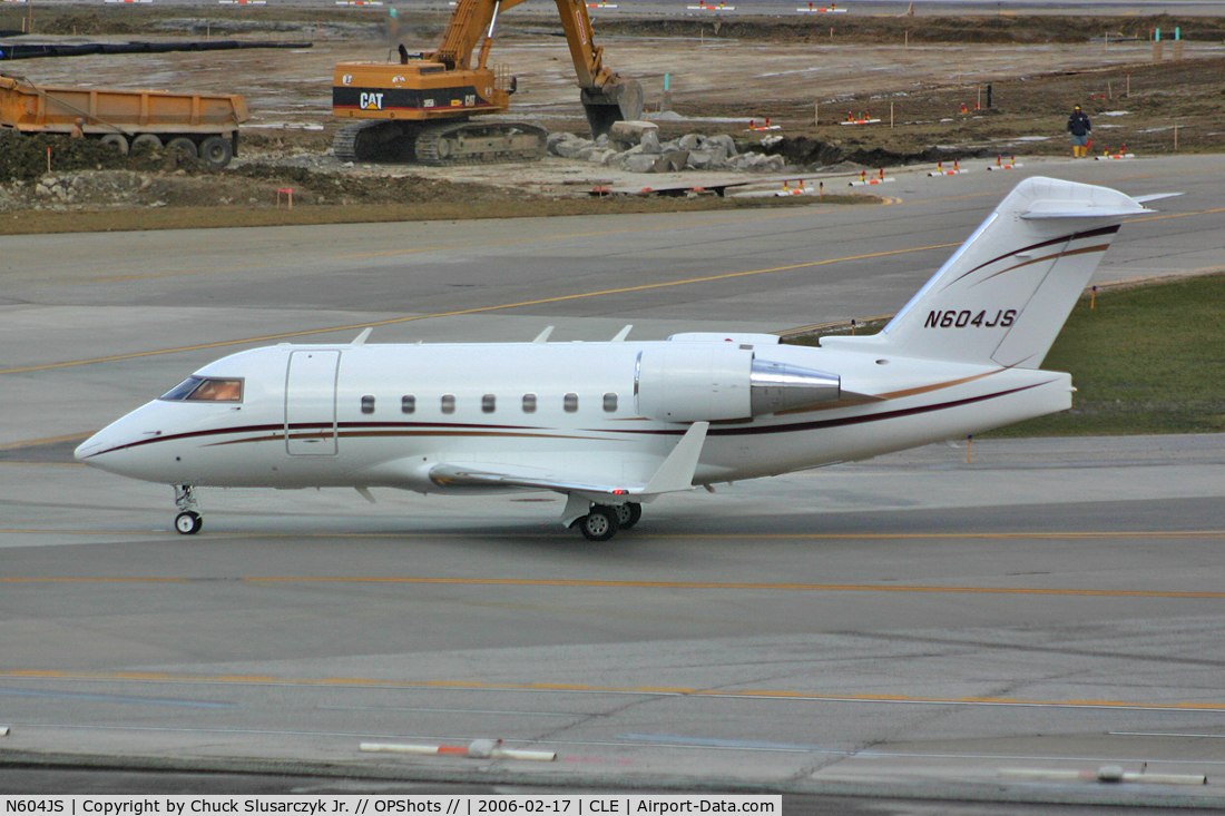 N604JS, 1996 Canadair Challenger 604 (CL-600-2B16) C/N 5311, Taxiing in towards the Air Services ramp for a quick visit.