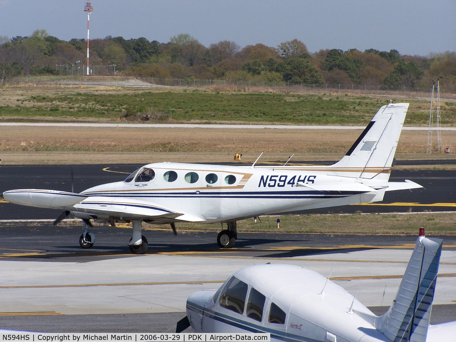 N594HS, 1978 Cessna 340A C/N 340A0440, Taxing to Runway 20L