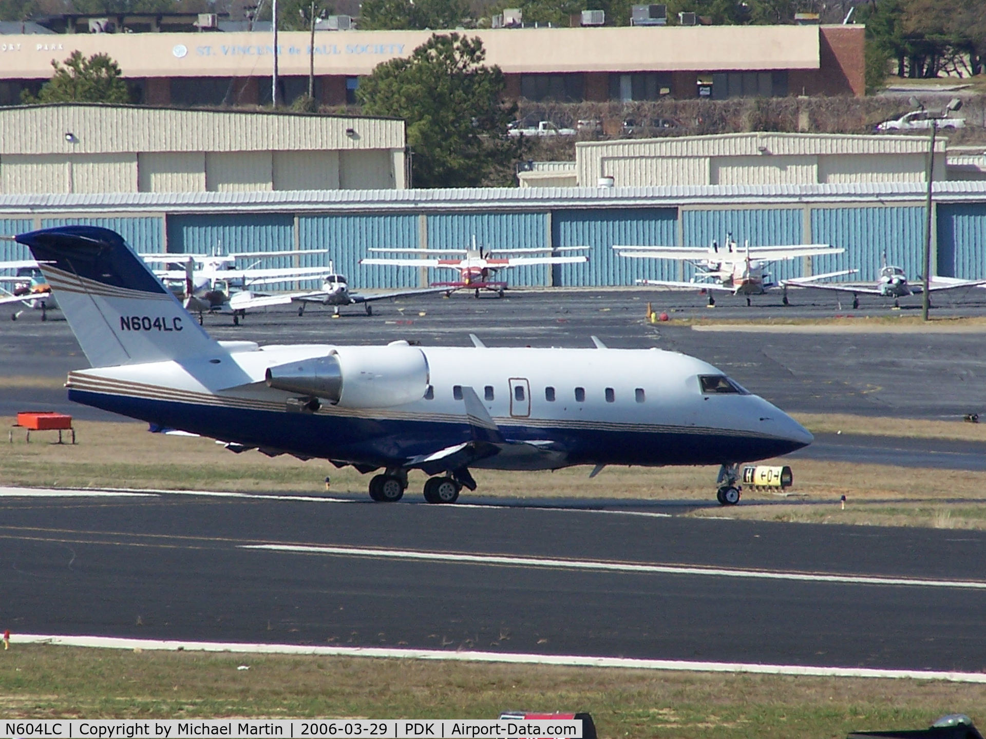 N604LC, 1998 Bombardier Challenger 604 (CL-600-2B16) C/N 5373, Taxing to Runway 20L