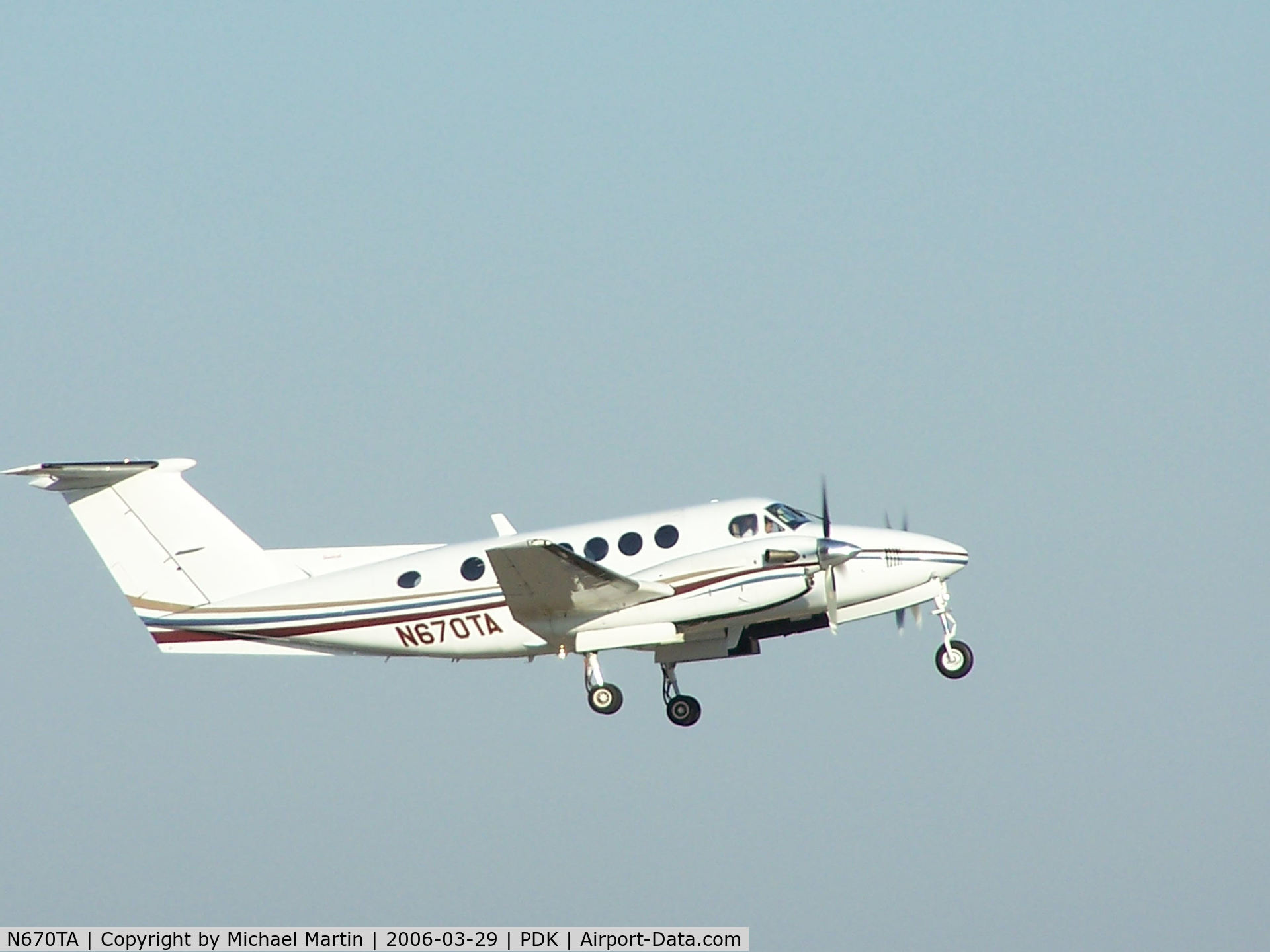 N670TA, 1998 Raytheon Aircraft Company B200 C/N BB-1631, Departing PDK - Starting to rotate gear.