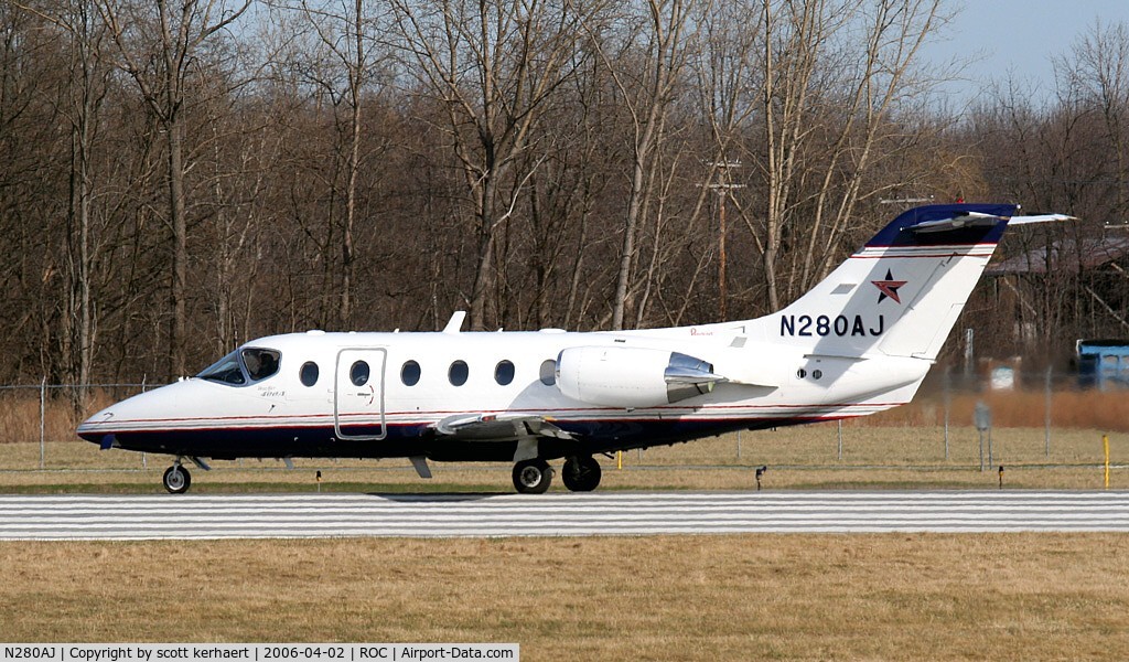 N280AJ, 1997 Raytheon Aircraft Company 400A C/N RK-164, taking off for a charter to PBI