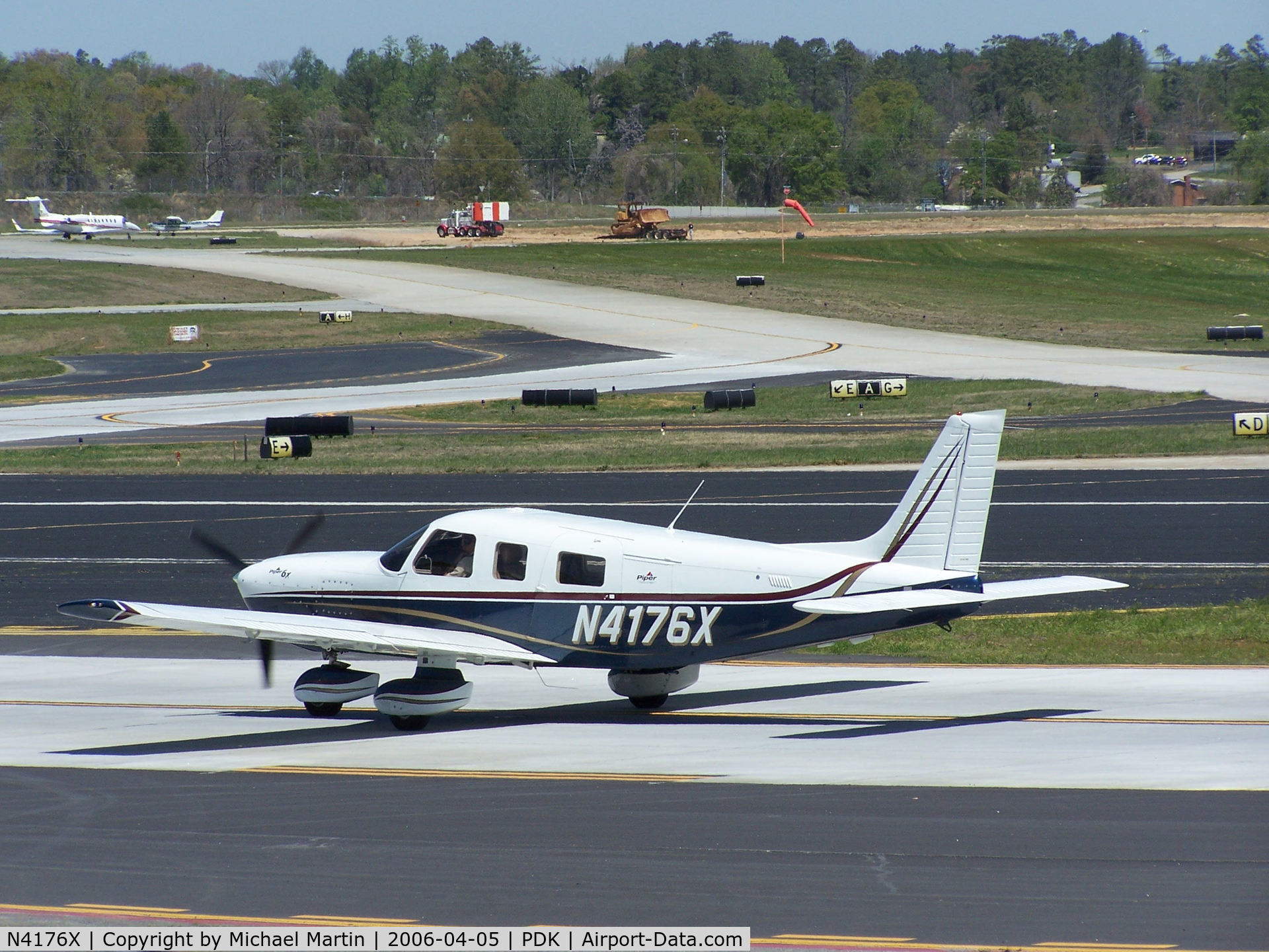 N4176X, 2003 Piper PA-32-301FT Saratoga C/N 3232013, Taxing back from flight
