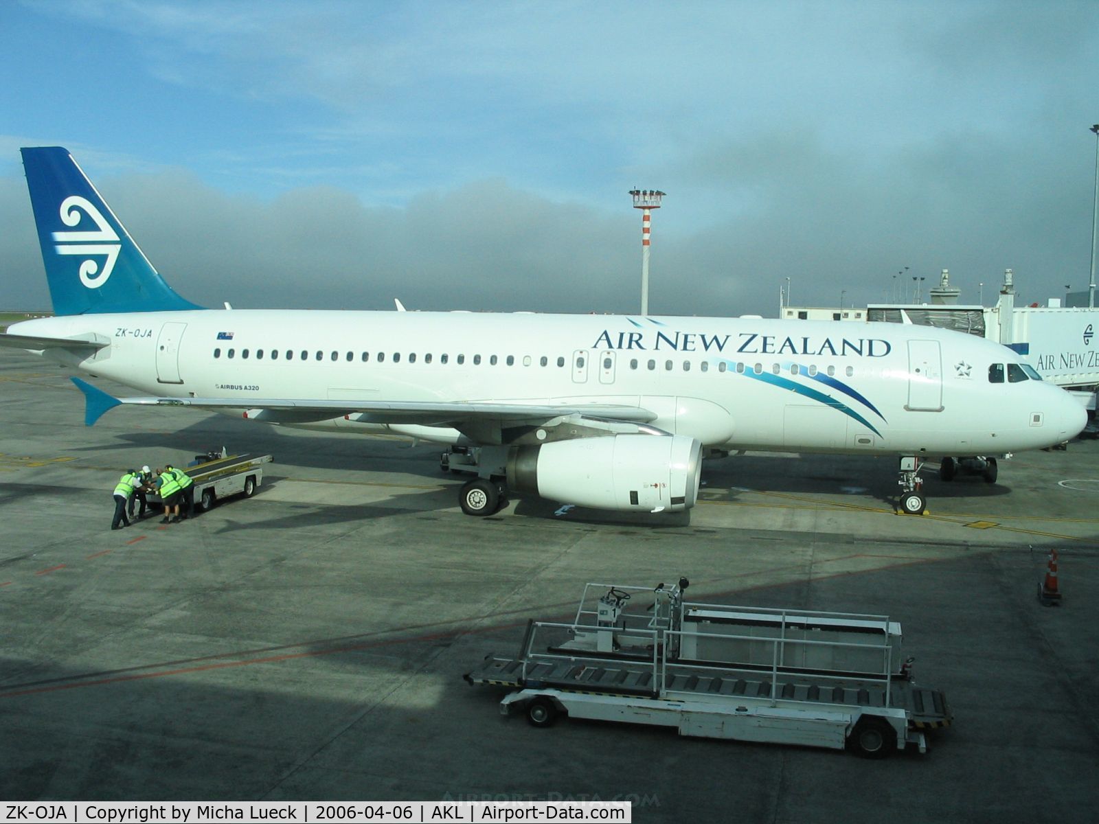 ZK-OJA, 2003 Airbus A320-232 C/N 2085, A 320 at Auckland Domestic Terminal
