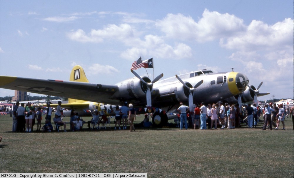 N3701G, 1944 Boeing B-17G Flying Fortress C/N 44-8543A, At the EAA fly in