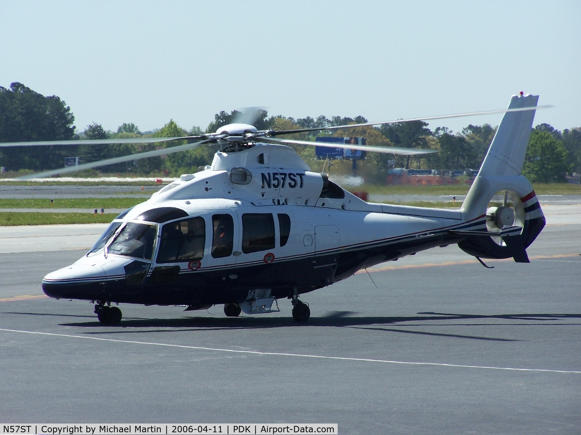 N57ST, 2003 Eurocopter EC-155B C/N 6615, Dropping passengers off at Mercury Air Center
