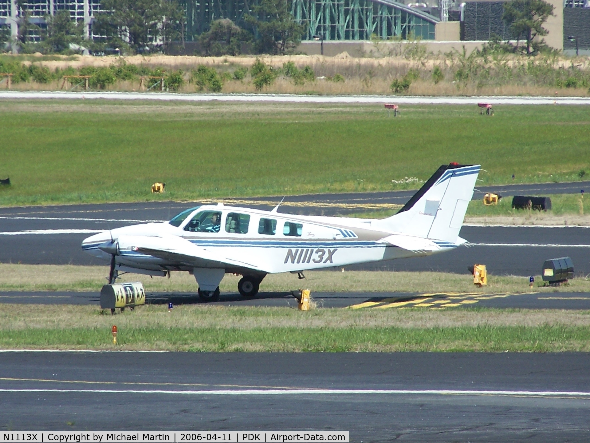 N1113X, 1997 Raytheon Aircraft Company 58 C/N TH-1813, Taxing back from flight