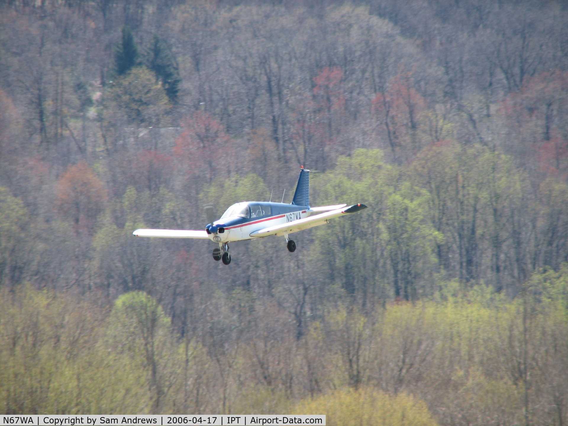 N67WA, 1971 Piper PA-28-140 Cherokee C/N 28-7125267, Short Final.  Just a few seconds later.