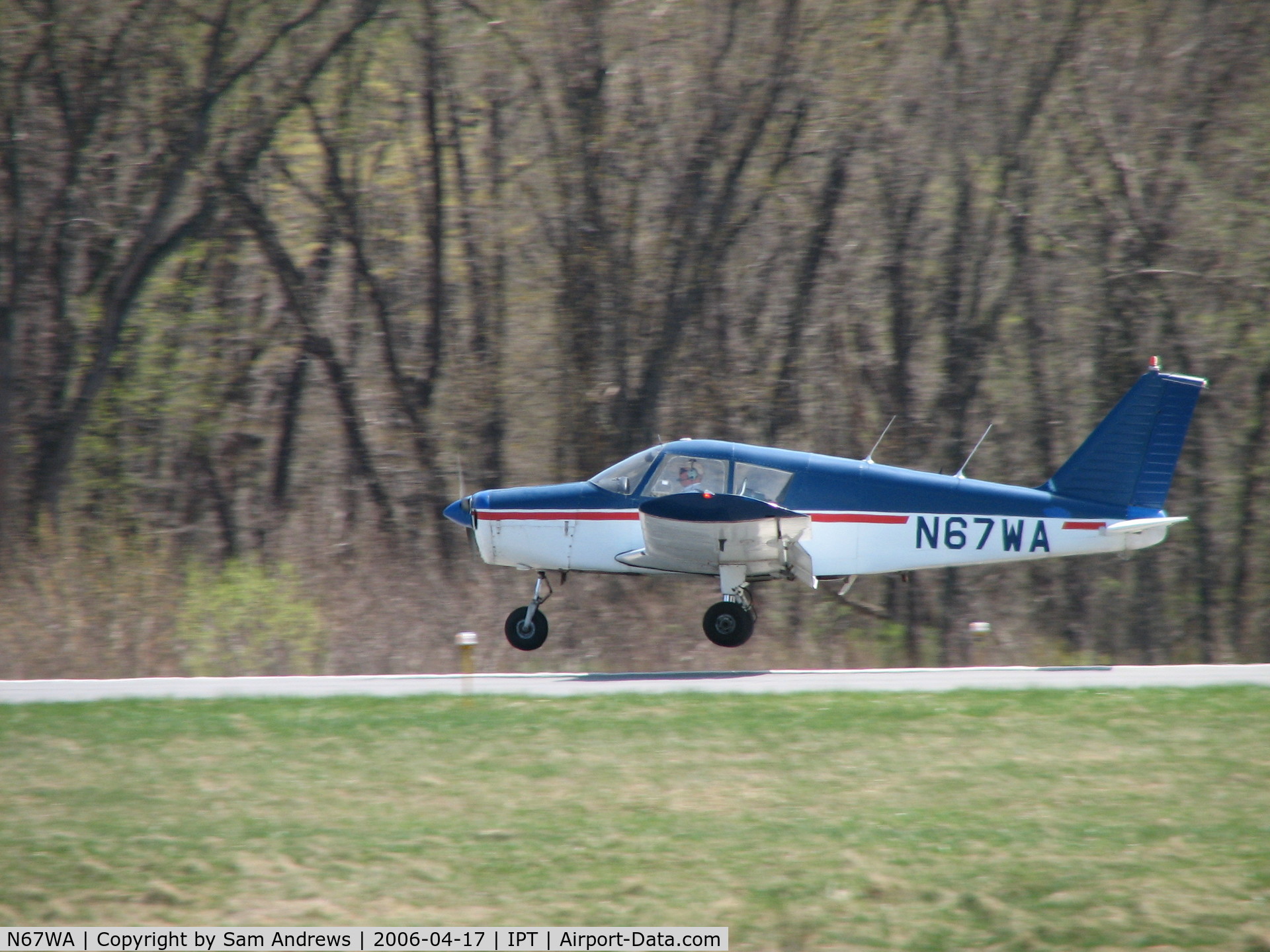 N67WA, 1971 Piper PA-28-140 Cherokee C/N 28-7125267, Just before touchdown.