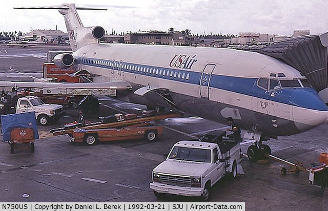 N750US, 1978 Boeing 727-214 C/N 21512, N750US appears here in a hybrid Piedmont - USAir scheme, shortly after the latter company absorbed the former.