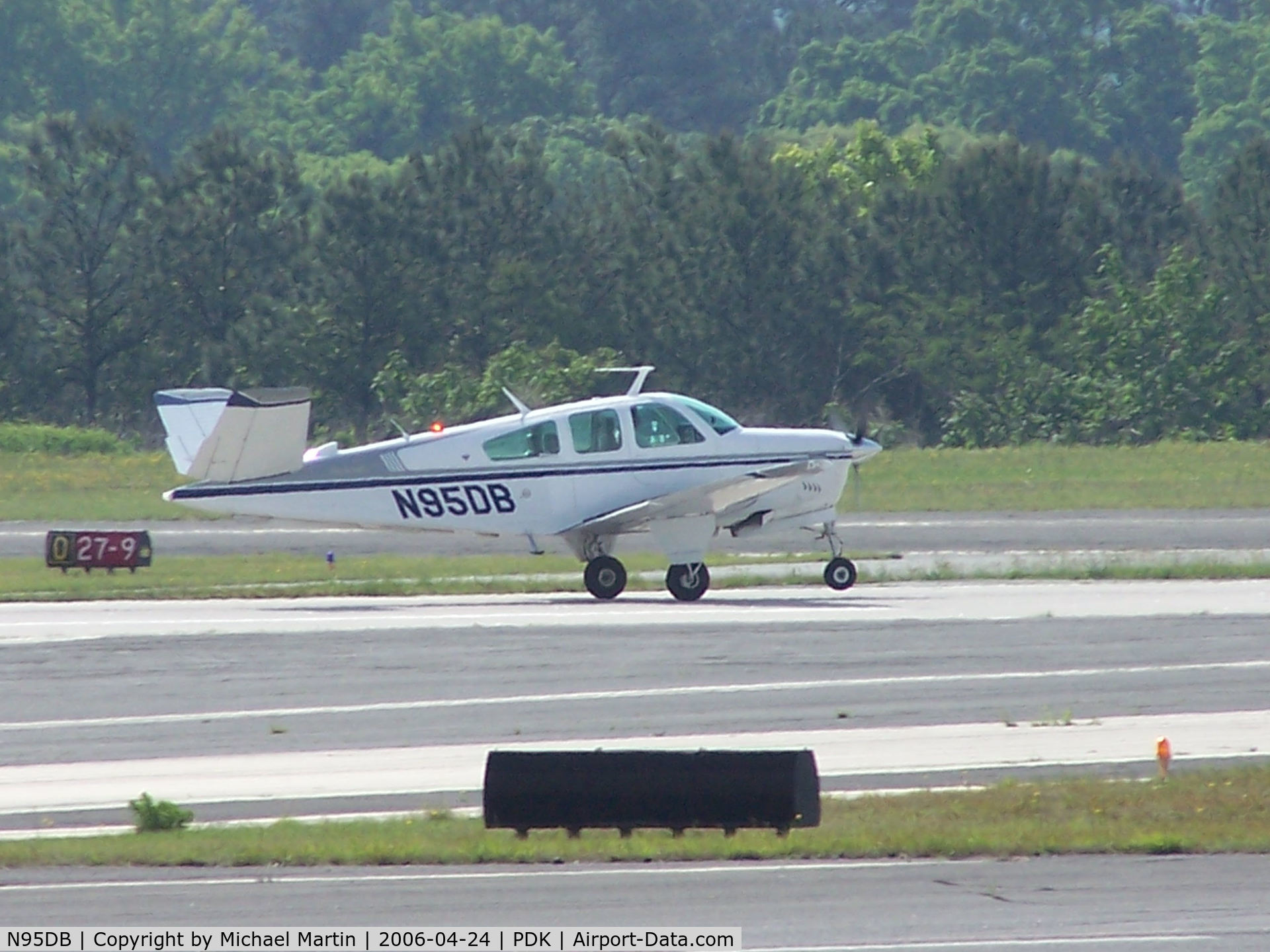 N95DB, 1979 Beech V35B Bonanza C/N D-10239, Taxing back from flight