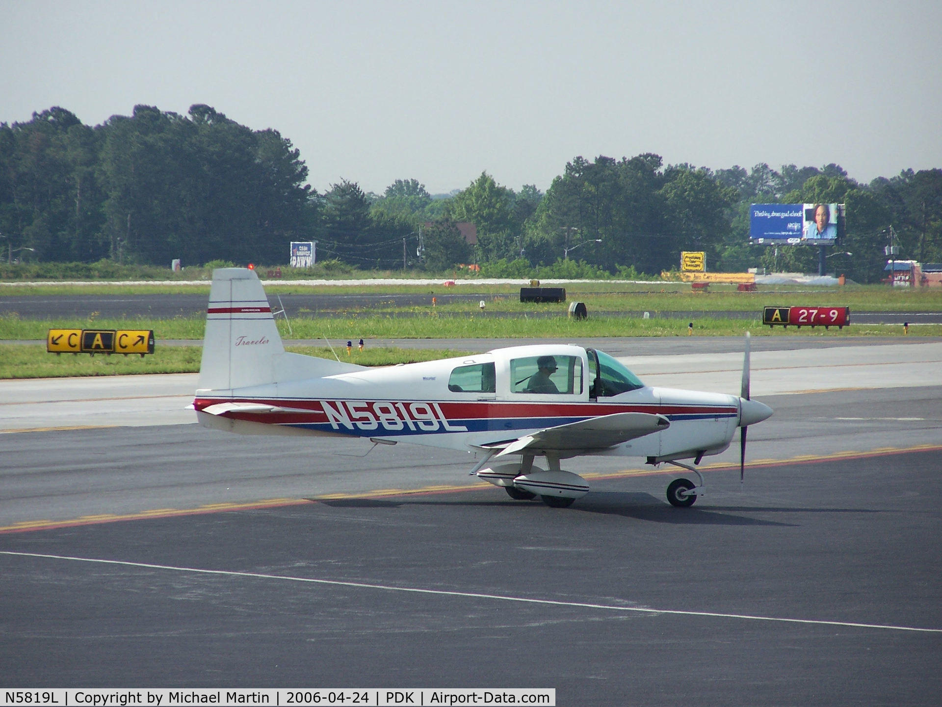 N5819L, 1972 American AA-5 C/N AA5-0219, Taxing to Mercury Air Center