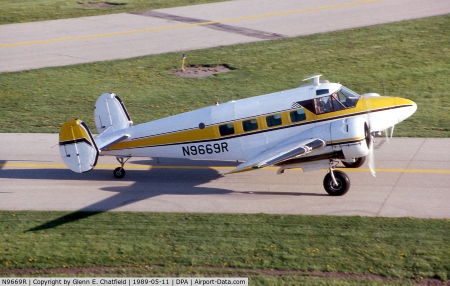N9669R, 1960 Beech G18S C/N BA-495, Taxiing by the control tower