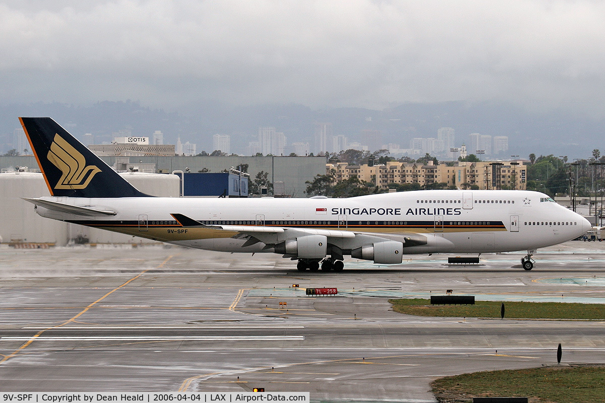9V-SPF, 1995 Boeing 747-412 C/N 27071, Singapore Airlines 9V-SPF starting her takeoff roll on RWY 7L on a wet day.