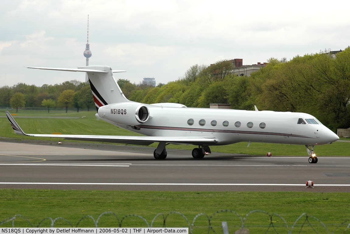 N518QS, 2005 Gulfstream Aerospace GV-SP (G550) C/N 5075, on taxiway and go ready to take of