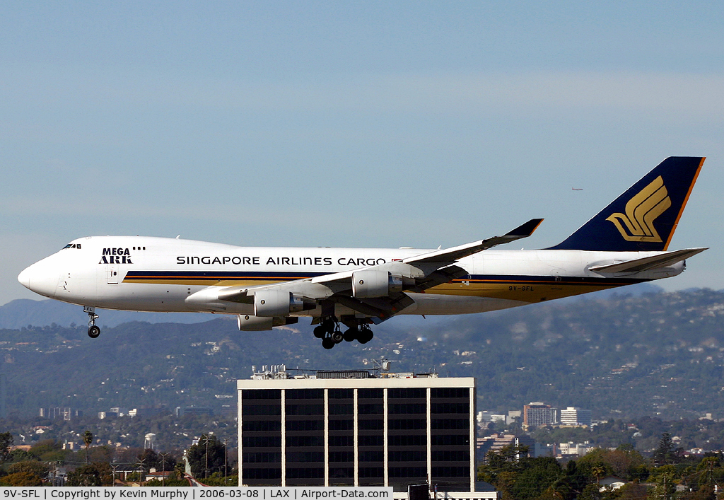 9V-SFL, 2003 Boeing 747-412F/SCD C/N 32897, Singapore Cargo 747 slipping into Los Angeles.