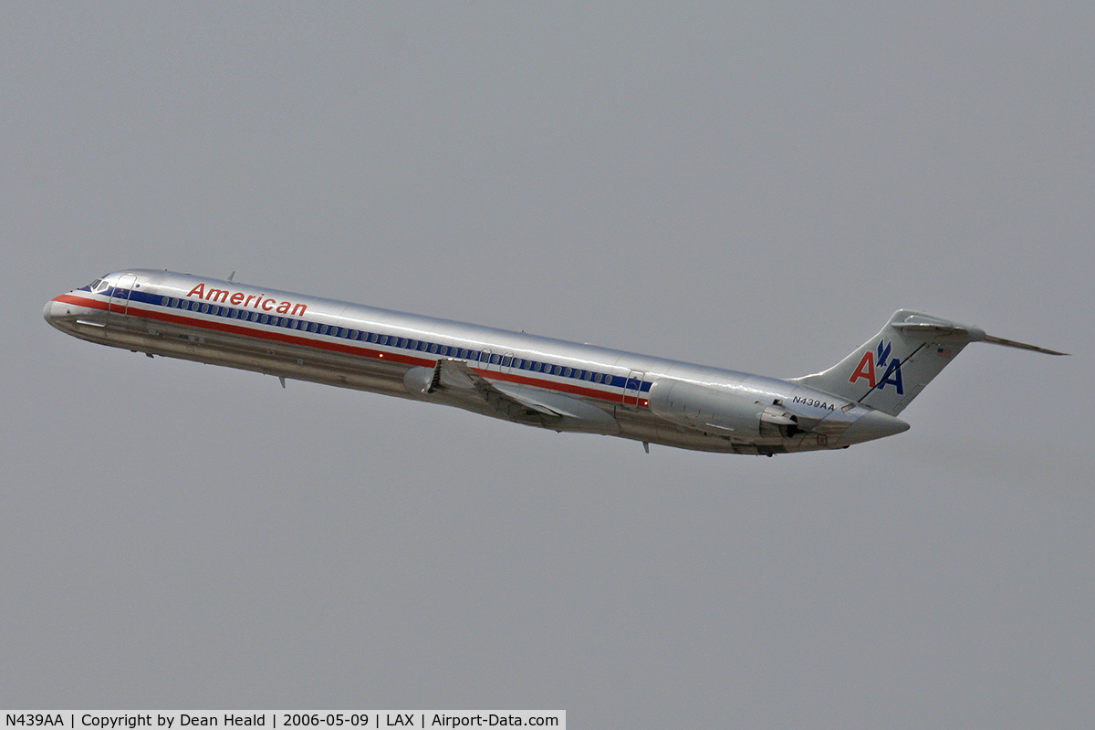 N439AA, 1987 McDonnell Douglas MD-83 (DC-9-83) C/N 49457, American Airlines N439AA (FLT AAL1624) climbing out from RWY 25R enroute to Chicago Ohare Int'l (KORD), Illinois.