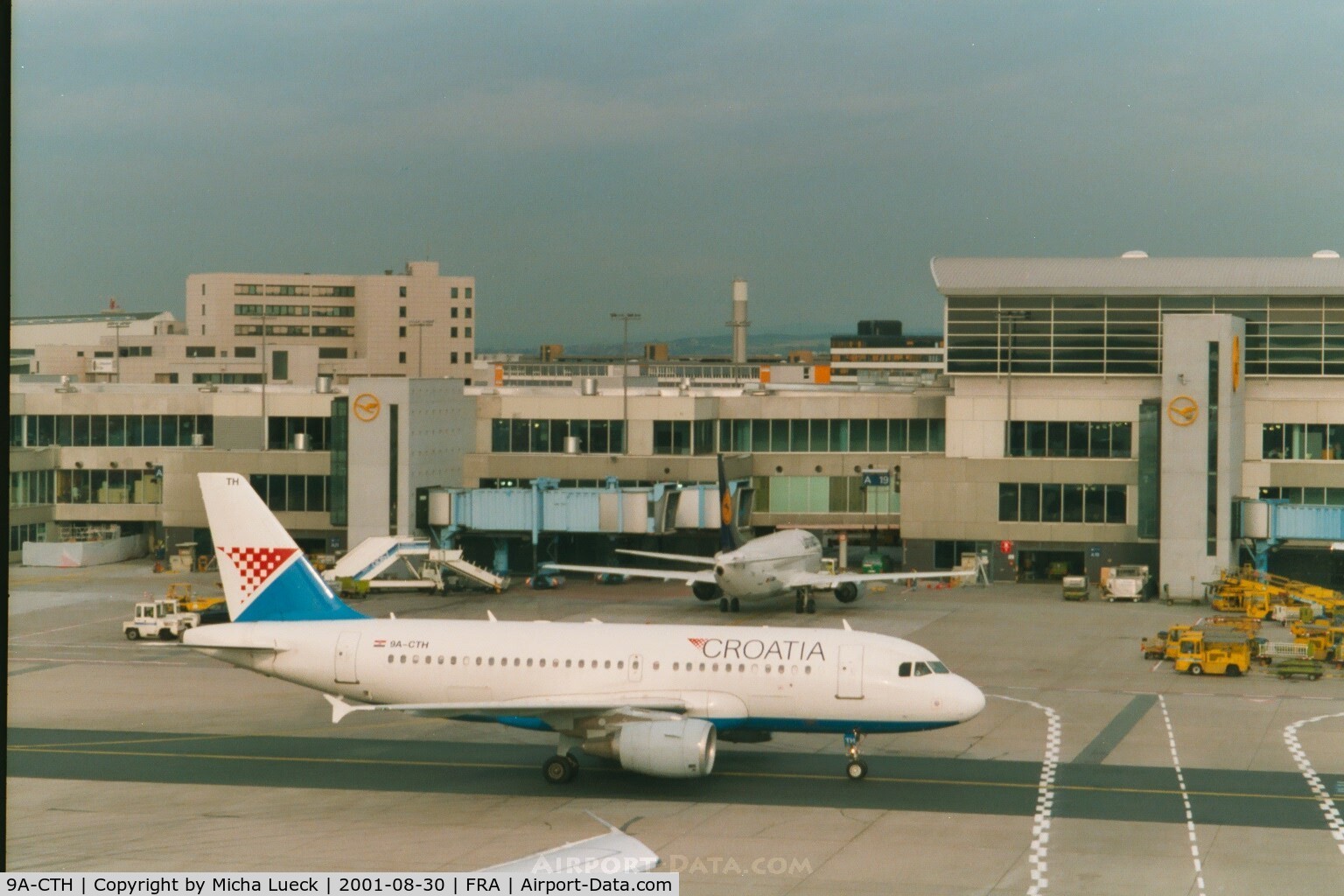 9A-CTH, 1998 Airbus A319-112 C/N 833, Just arriving in Frankfurt
