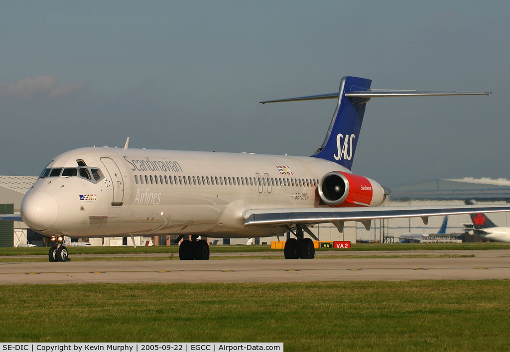 SE-DIC, McDonnell Douglas MD-87 (DC-9-87) C/N 49607, Waiting at the threshold of 24L.