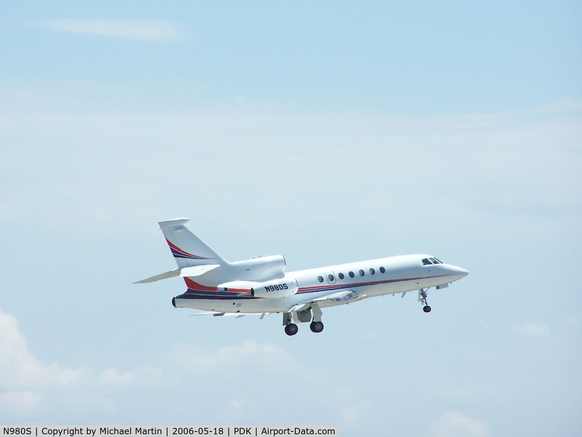 N980S, 1994 Dassault Falcon 50 C/N 249, Departing 20L - Gear Up!