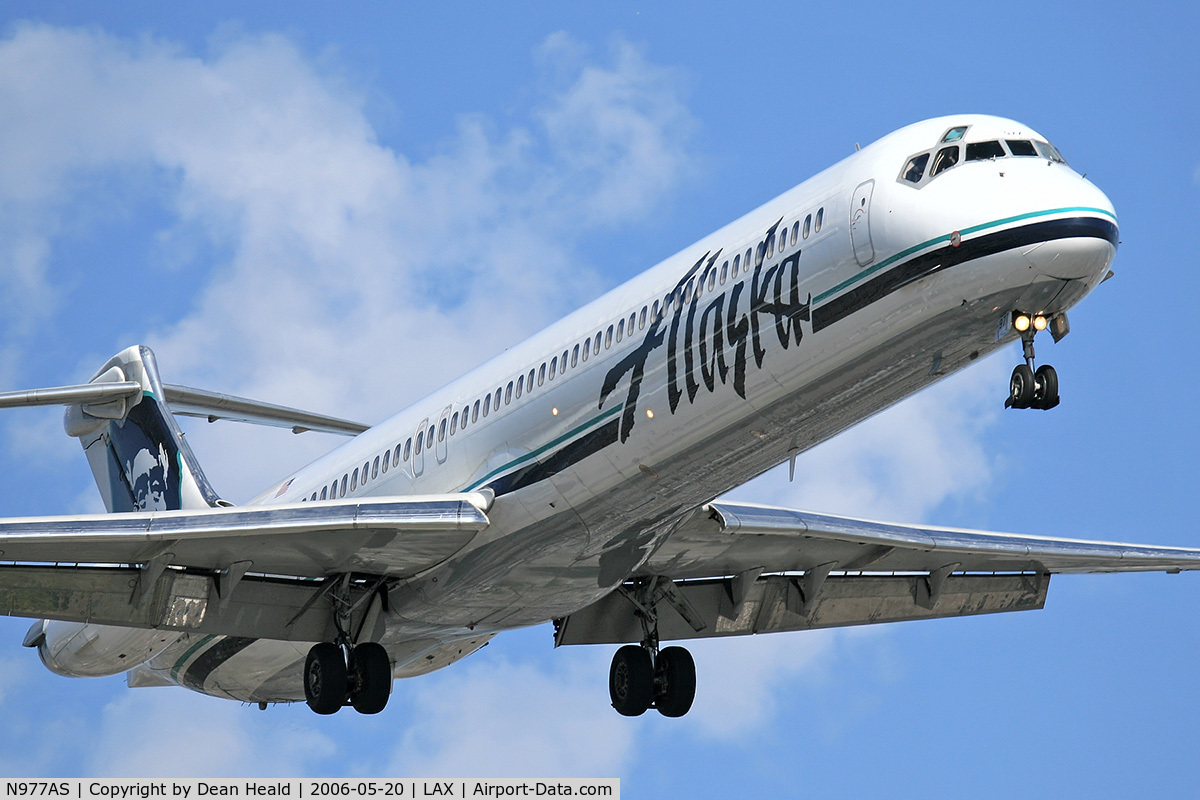 N977AS, 1995 McDonnell Douglas MD-83 (DC-9-83) C/N 53453, Alaska Airlines N977AS (FLT ASA534) from Seattle Tacoma Int'l (KSEA) on final approach to RWY 24R.