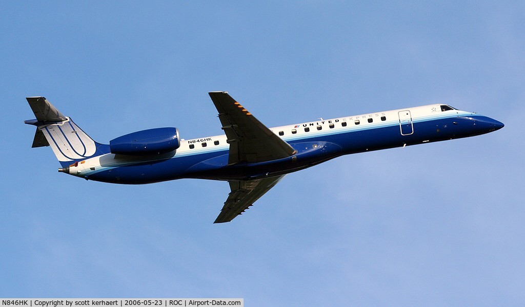 N846HK, 2004 Embraer ERJ-145LR (EMB-145LR) C/N 14500855, departing r/w 22