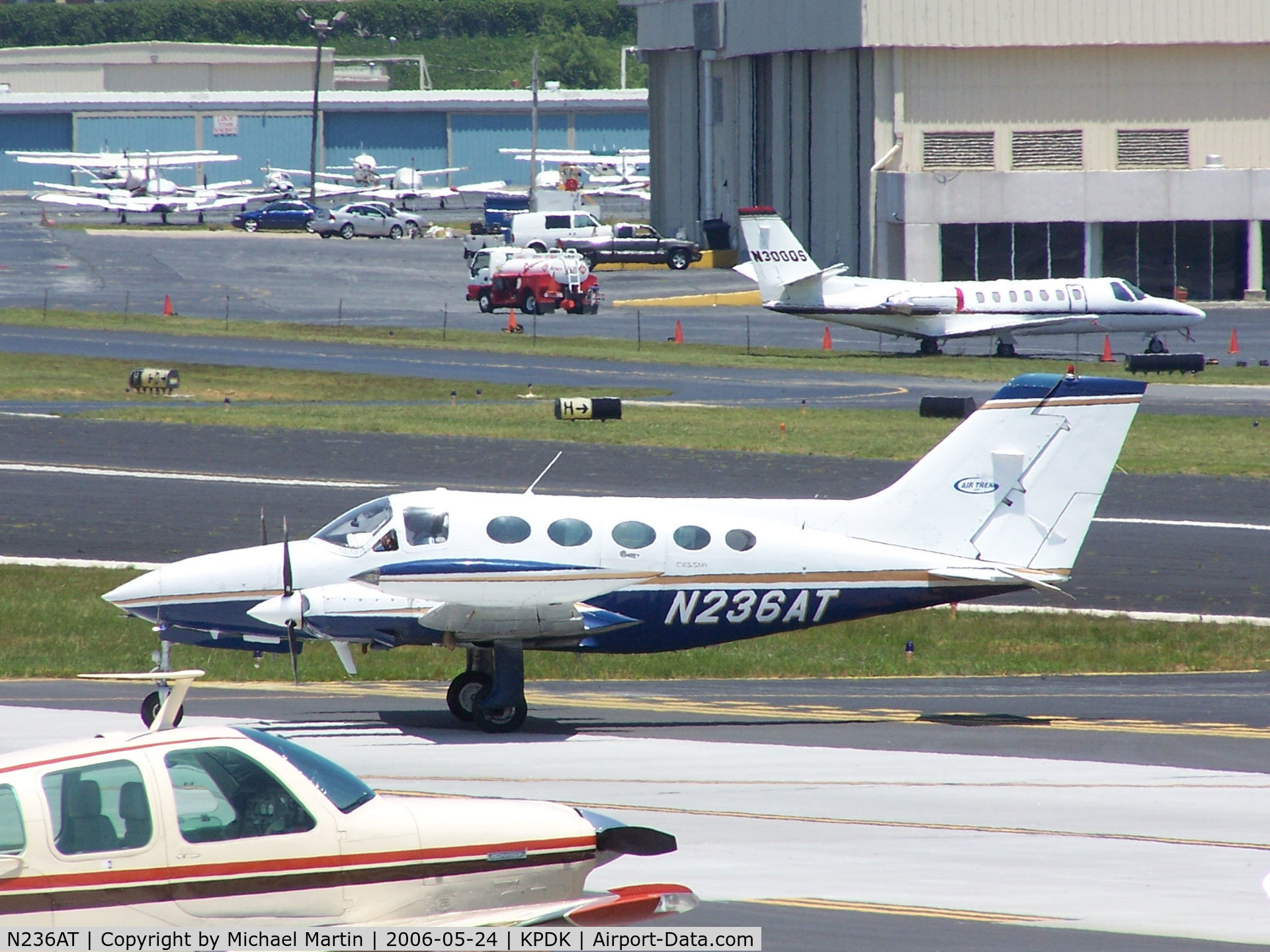 N236AT, 1975 Cessna 414 Chancellor C/N 414-0805, LifeGuard taking to Epps Air Service