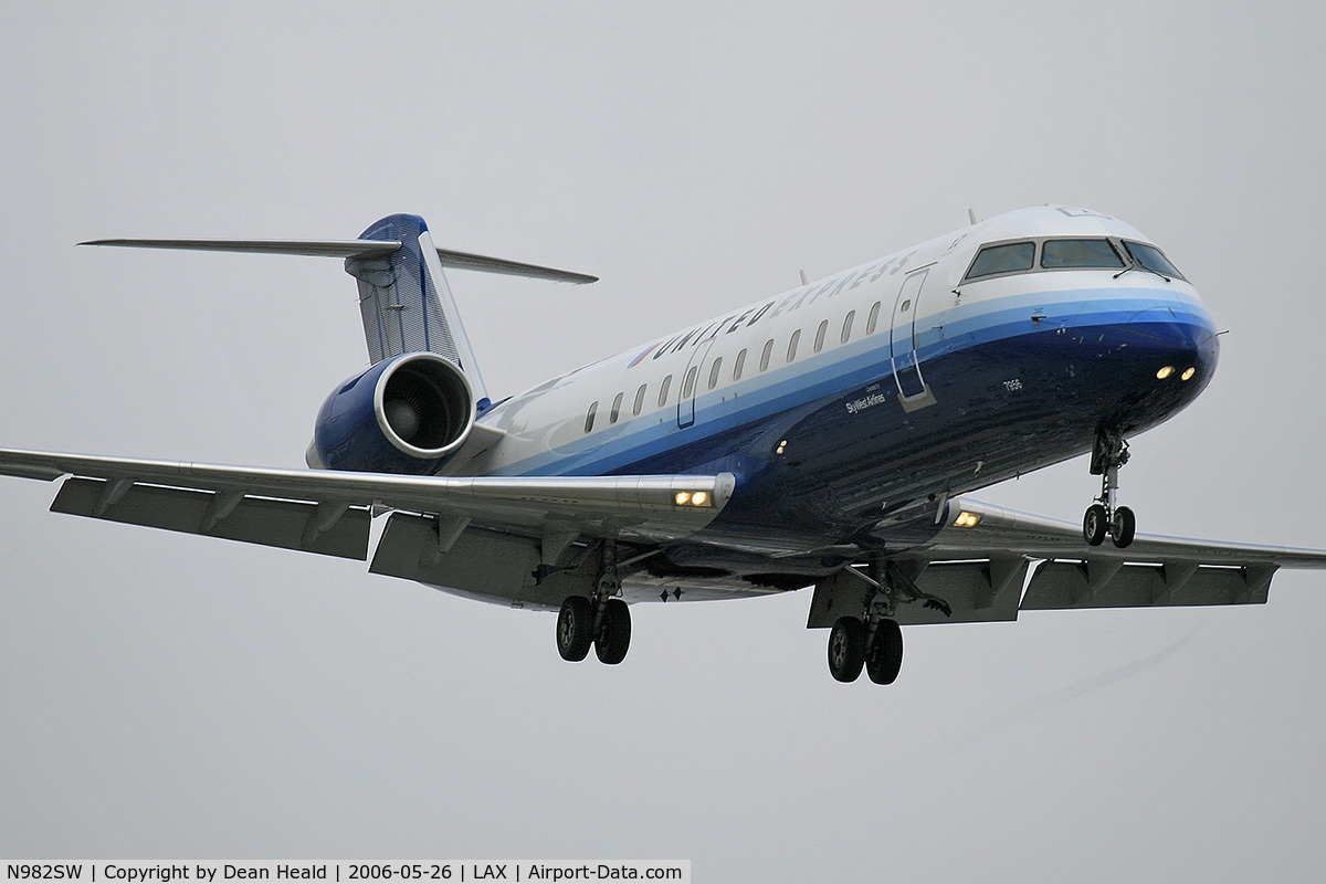 N982SW, 2004 Bombardier CRJ-200 (CL-600-2B19) C/N 7956, Skywest (United Express) N982SW (FLT SKW6447) from Sacramento Int'l (KSMF) on final approach to RWY 24R.