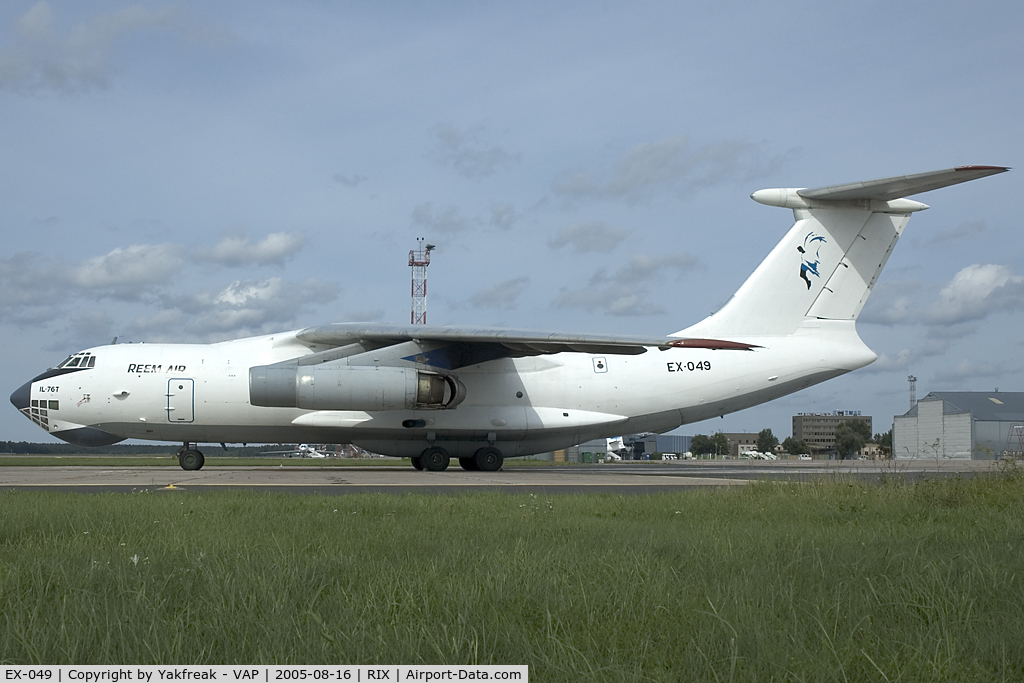 EX-049, 1980 Ilyushin Il-76T C/N 0003427796, Reem Air Iljuschin 76 waiting for new cargo
