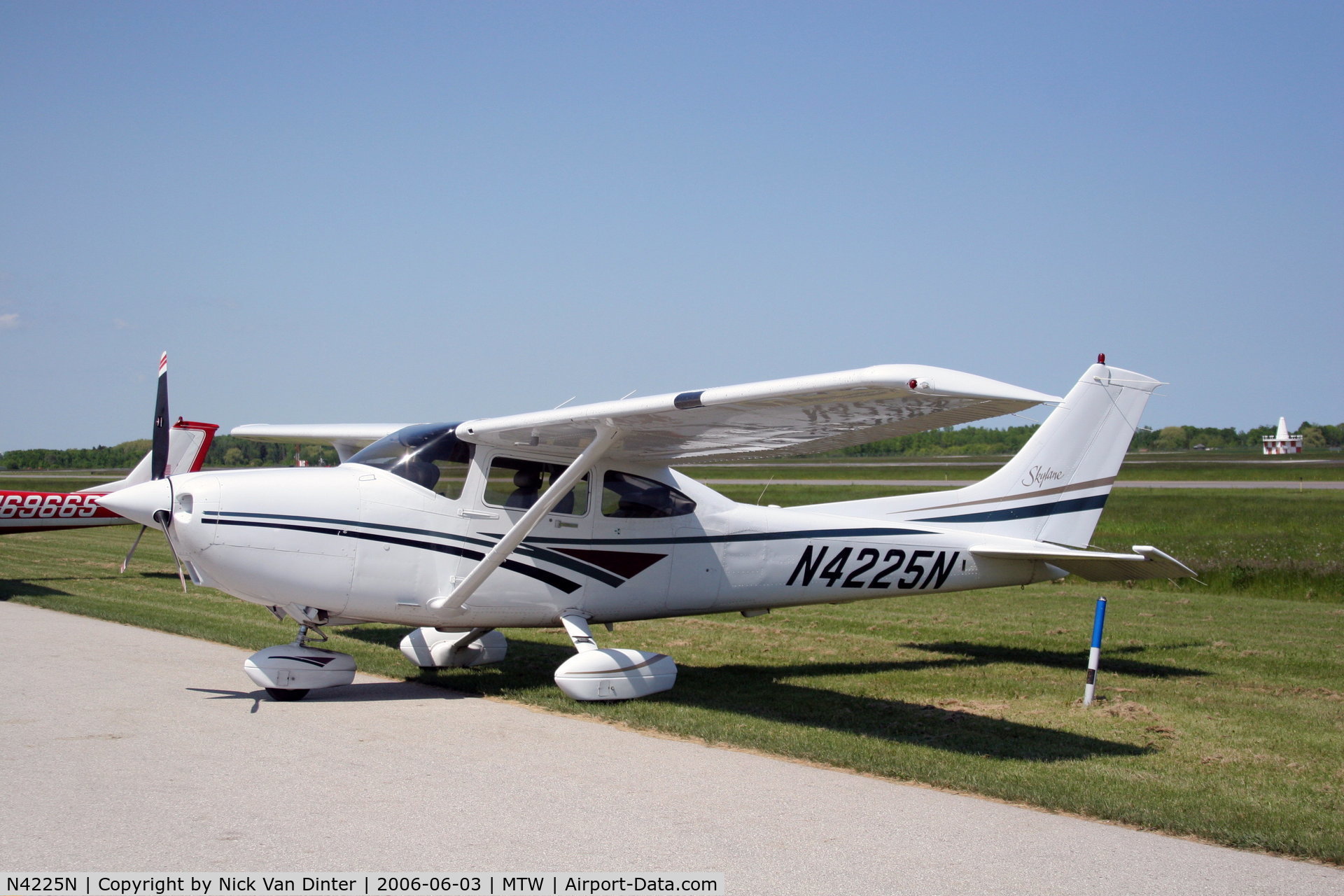 N4225N, 1999 Cessna 182S Skylane C/N 18280445, Manitowoc Air Show