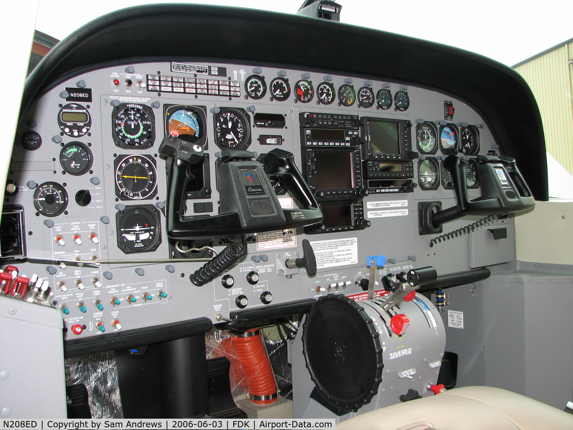N208ED, 2006 Cessna 208B C/N 208B1172, Nice panel.  Simple