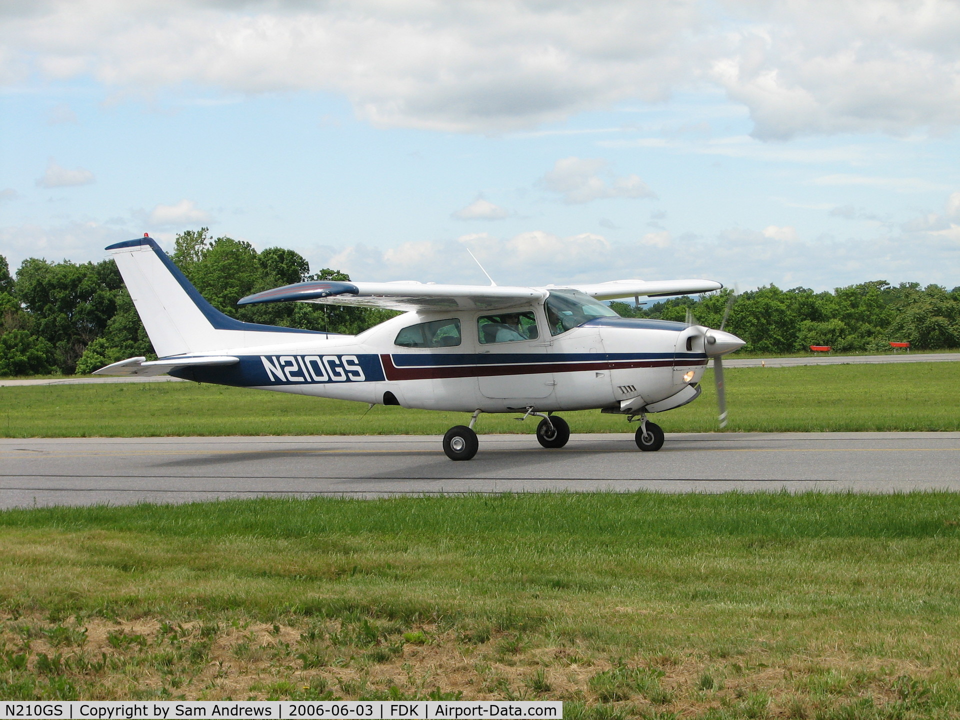N210GS, 1976 Cessna 210L Centurion C/N 21061283, Back to DLZ