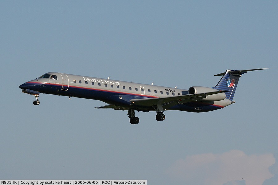 N831HK, 2000 Embraer EMB-145LR C/N 145232, landing 04