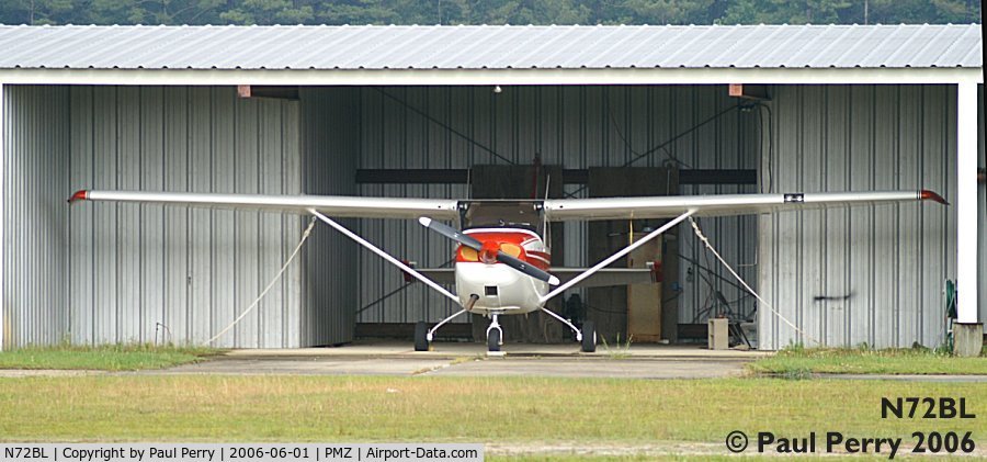 N72BL, 1968 Cessna 172K Skyhawk C/N 17257795, Better view of the hangar depth.