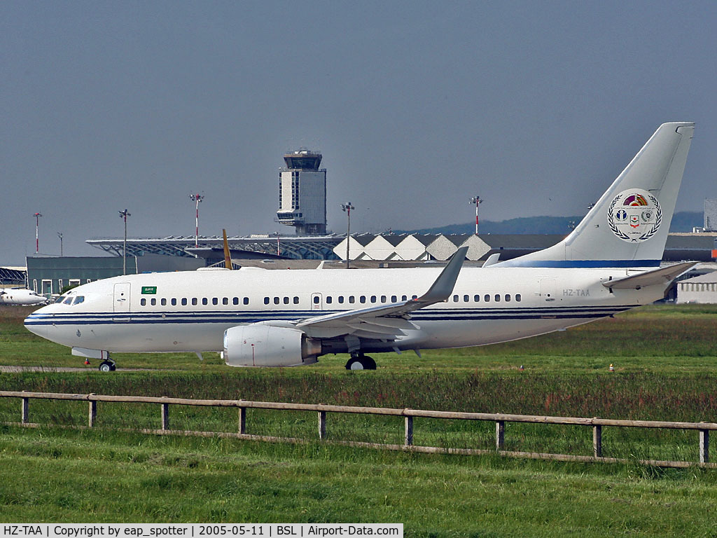HZ-TAA, Boeing 737-7P3 BBJ C/N 29188/217, Lining up  runway 34