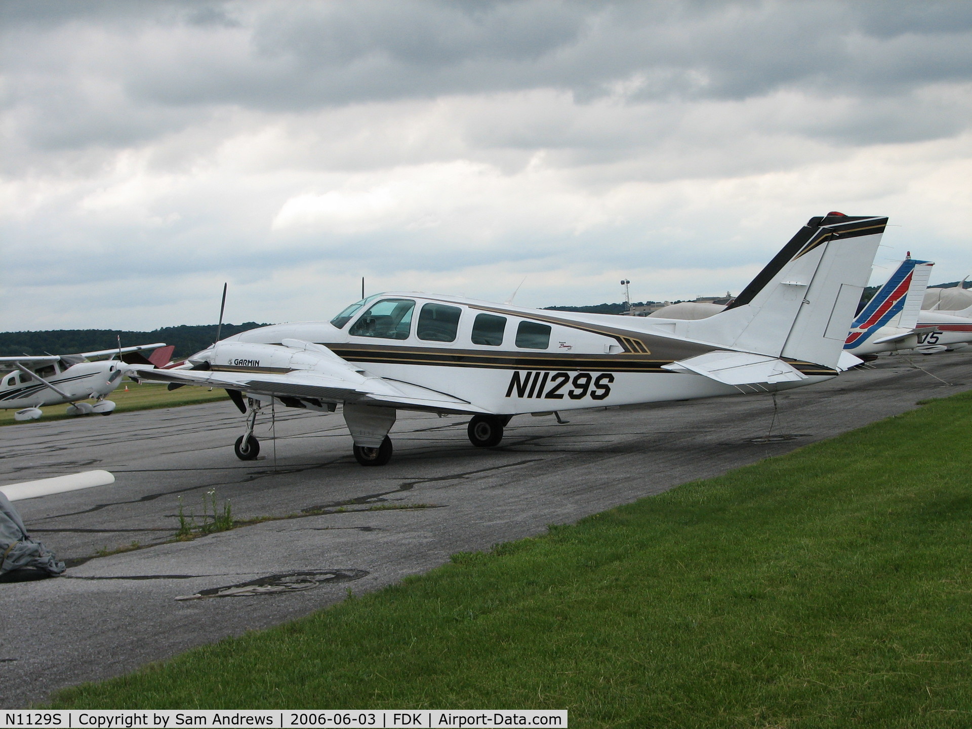 N1129S, 1997 Raytheon Aircraft Company 58 C/N TH-1812, Garmin's Baron flew into the 2006 AOPA Fly-In from Lees Summit Municipal Airport (Lee's Summit, MO) [KLXT/LXT]