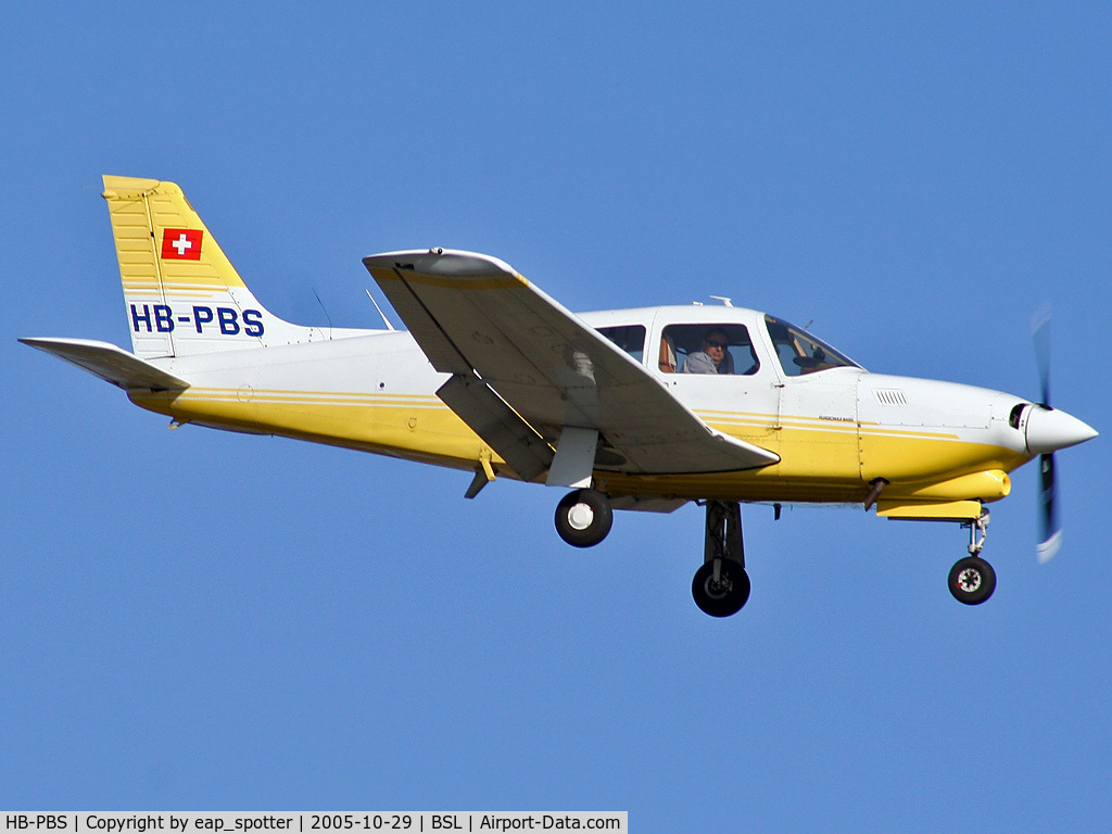 HB-PBS, 1977 Piper PA-28R-201T Cherokee Arrow III C/N 28R-7703294, Landing on runway 16