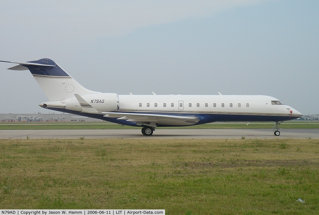 N79AD, 2000 Bombardier BD-700-1A10 Global Express C/N 9058, Luxury bird taking up some space here in LIT.