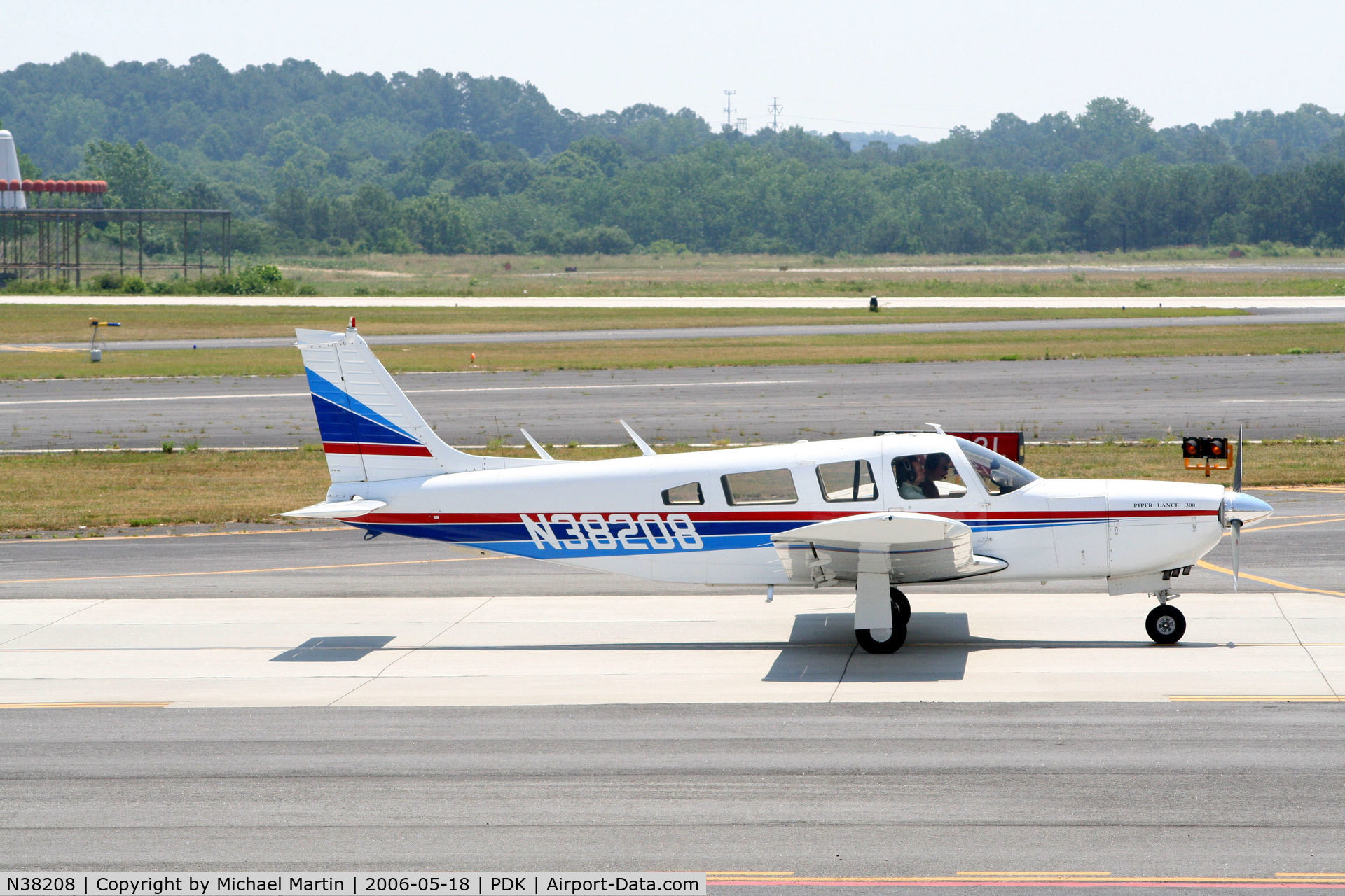 N38208, 1977 Piper PA-32R-300 Cherokee Lance C/N 32R-7780405, Taxing to Runway 20L
