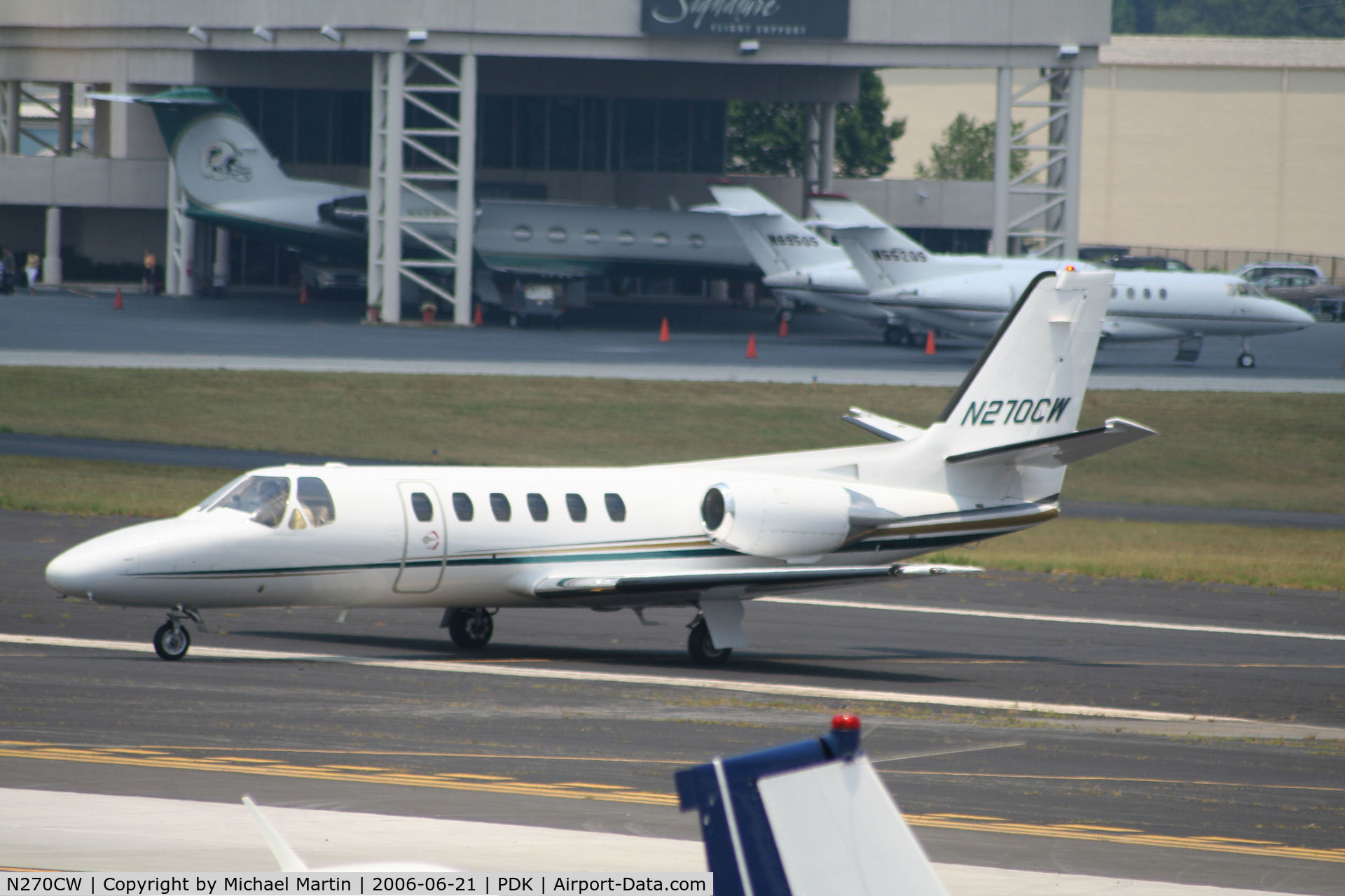 N270CW, 1988 Cessna 550 C/N 550-0570, Taxing to Epps Air Service