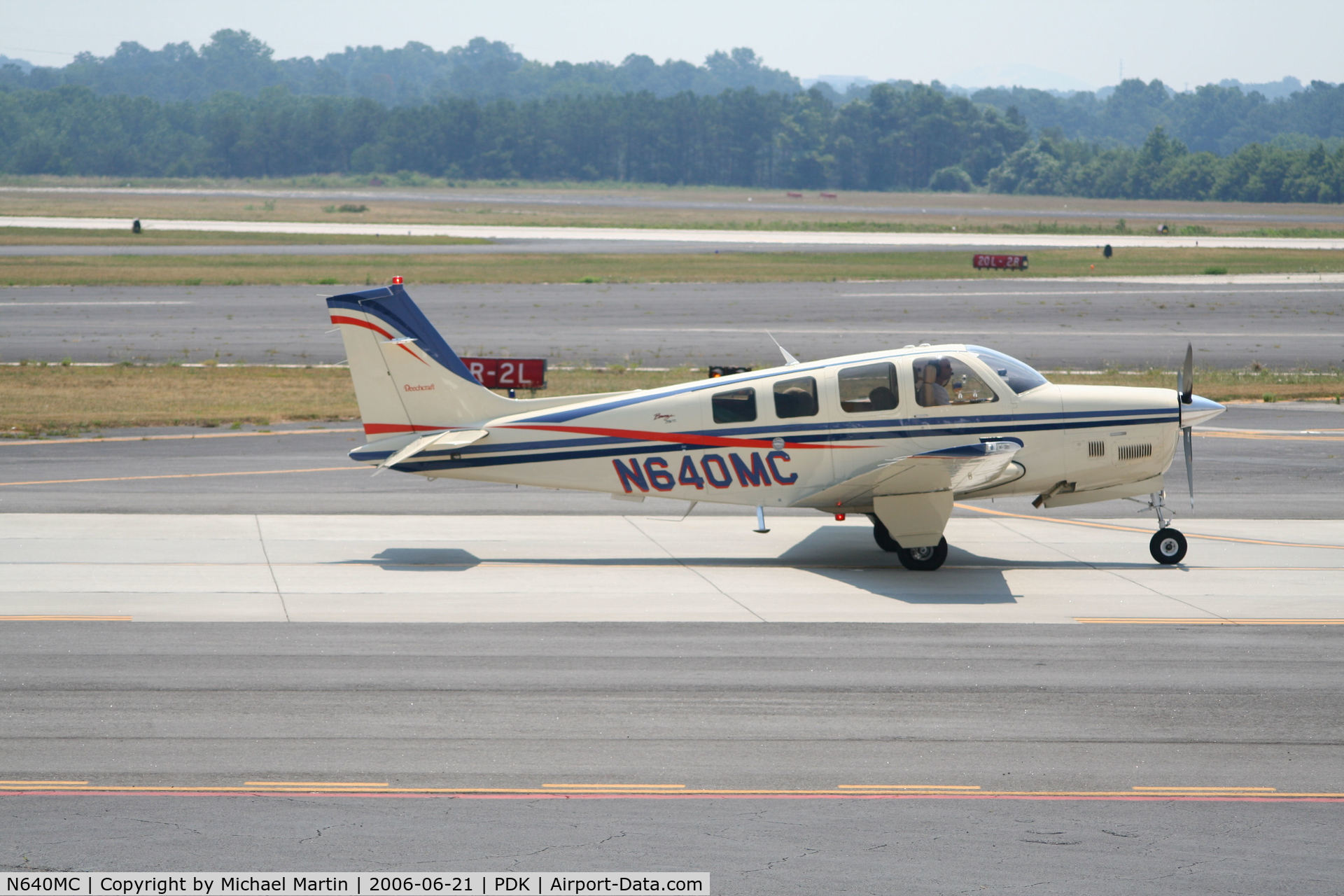 N640MC, 2001 Raytheon Aircraft Company B36TC Bonanza C/N EA-682, Taxing to Runway 20L